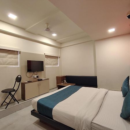 Hotel Avadh Palace, Subhash Bridge, Rto Circle, Ahmedabad Exterior photo