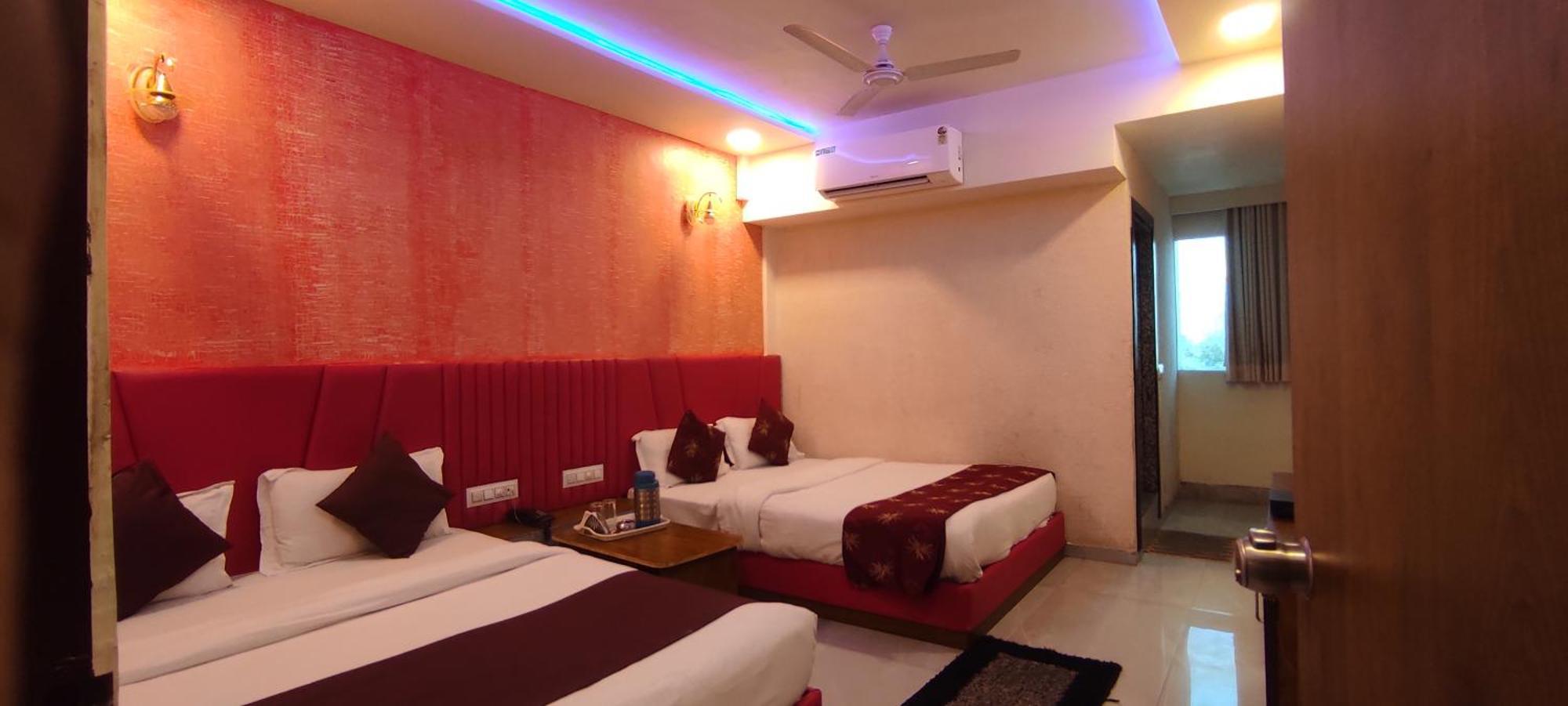Hotel Avadh Palace, Subhash Bridge, Rto Circle, Ahmedabad Exterior photo