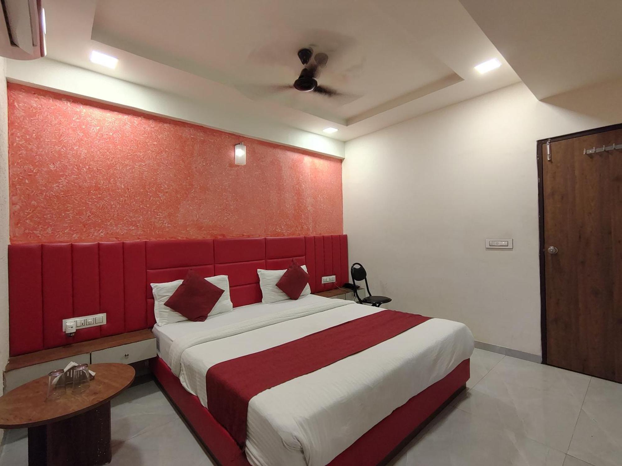 Hotel Avadh Palace, Subhash Bridge, Rto Circle, Ahmedabad Exterior photo