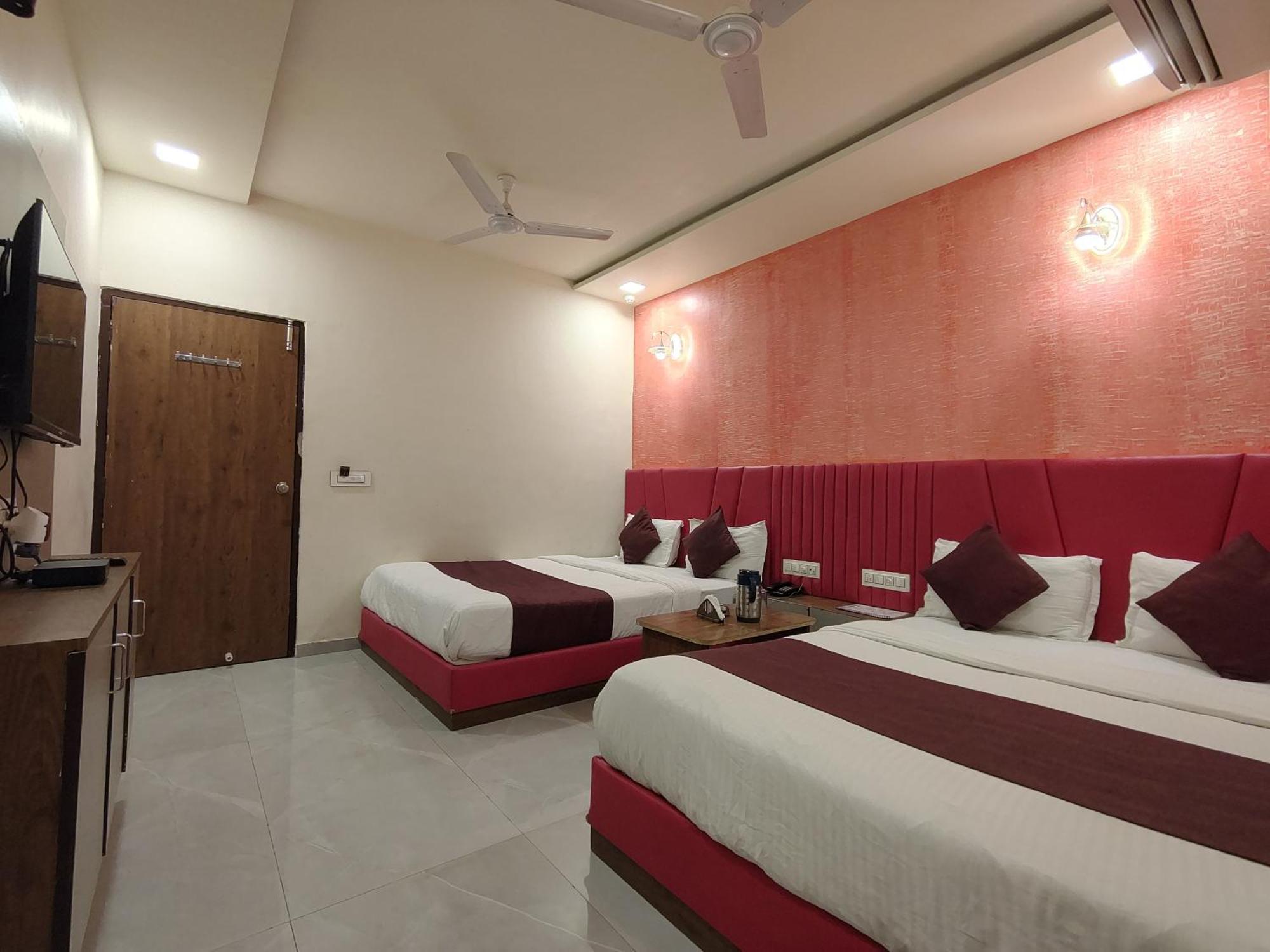 Hotel Avadh Palace, Subhash Bridge, Rto Circle, Ahmedabad Exterior photo