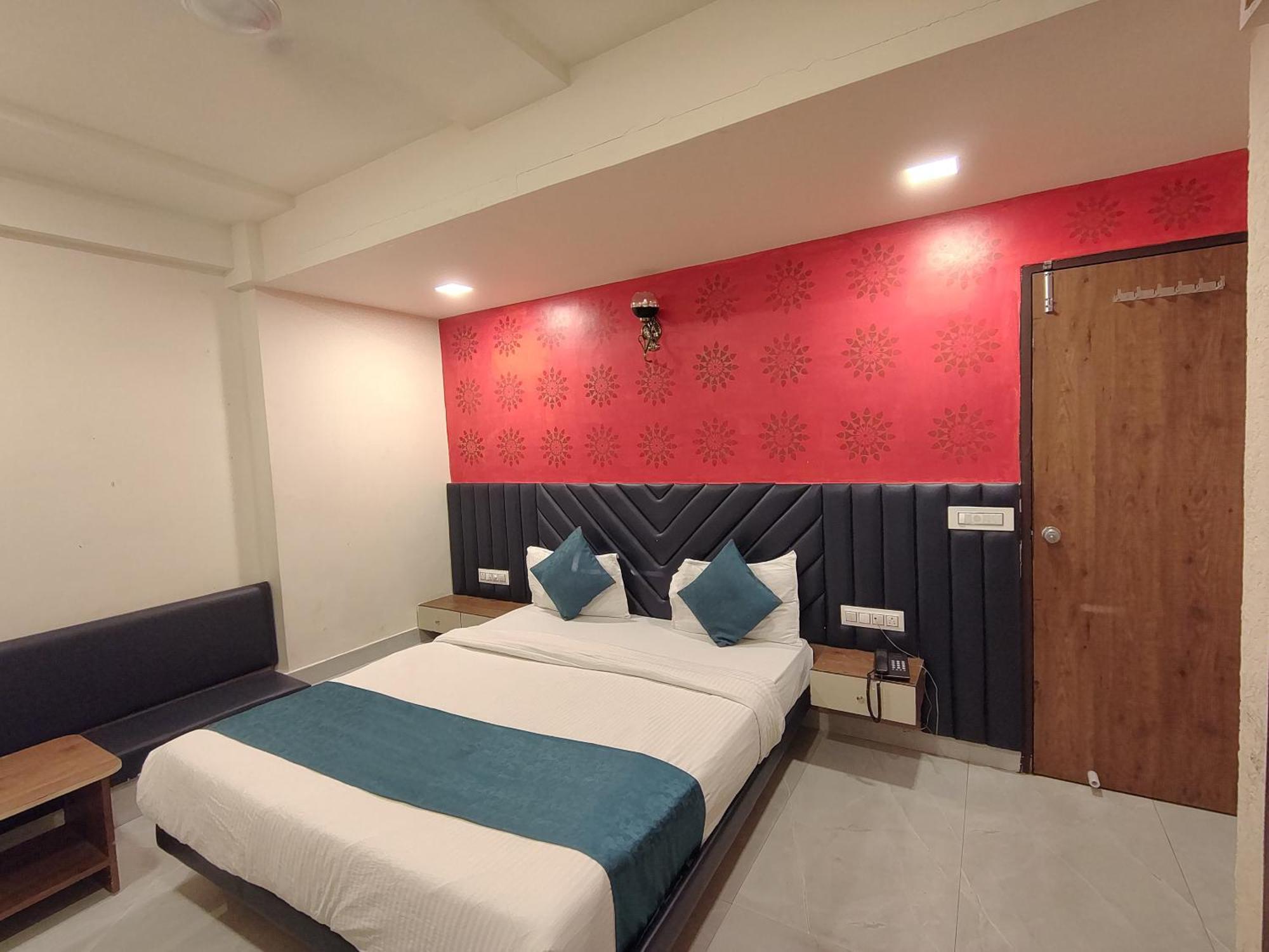 Hotel Avadh Palace, Subhash Bridge, Rto Circle, Ahmedabad Exterior photo